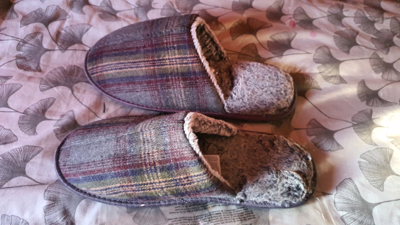 mens mule slippers size 8
